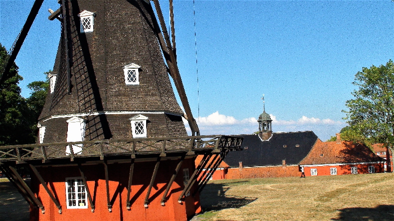 Mühle und Kirche des Kastellets