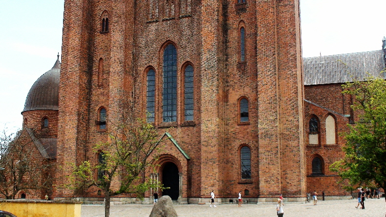 Dom Eingang
