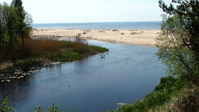Fluss Vitrupe am Zwischenstopp-Parkplattz