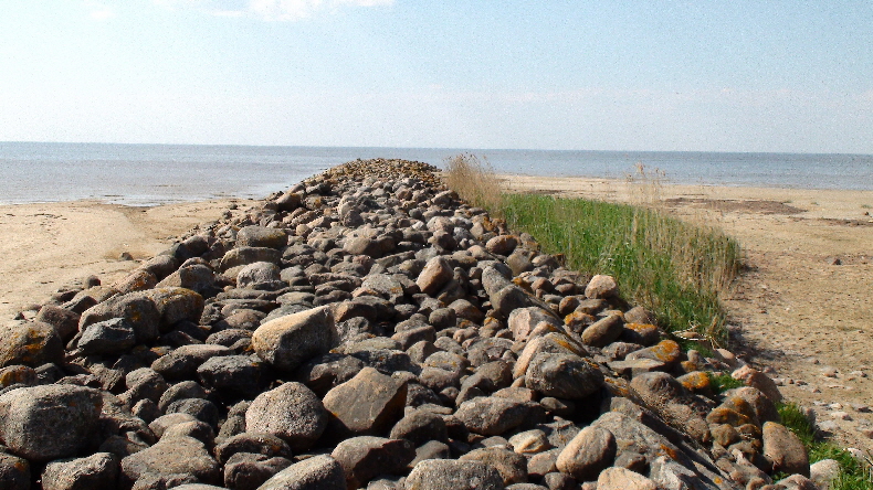 Grenzwall zum Meer