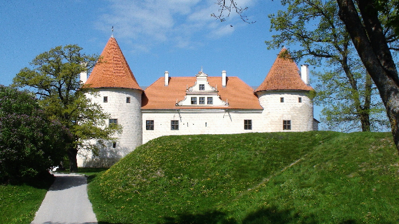 restaurierte Burg