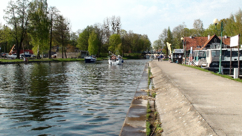 Gizycko, der Kanal zwischen den Seen (2,3 km lang)