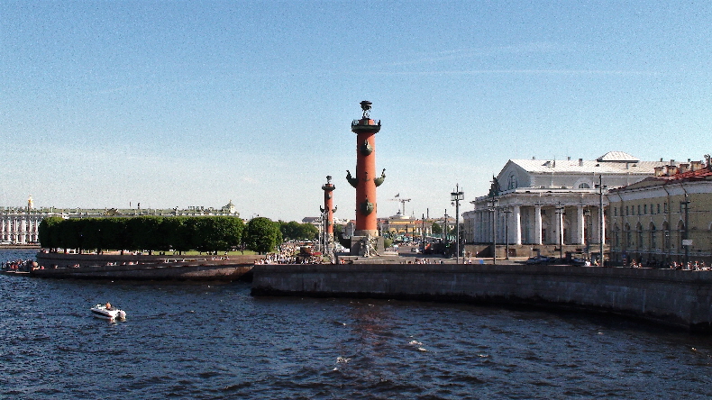 Spitze der Vasil'eskij Insel mit Birzhevaya Palast (Universität)