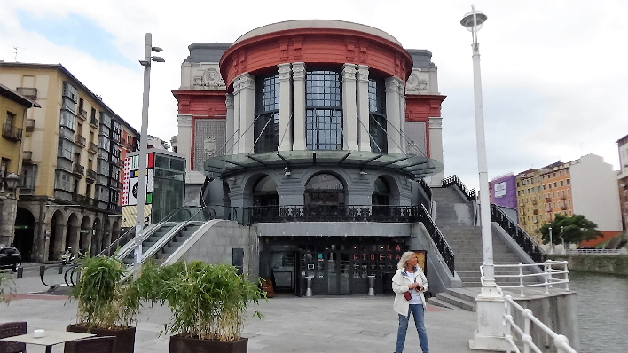 Markthalle und -Gallerie La Ribera