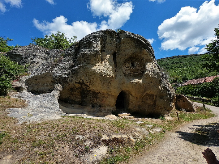 Ermita rupestre de Arroyuelos