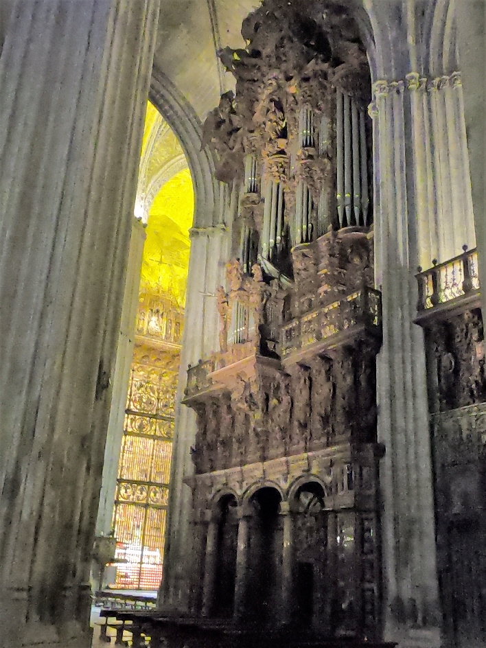 Außenteil der Orgel am Chor